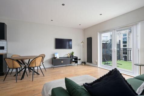 Stance Place, Larbert, FK5