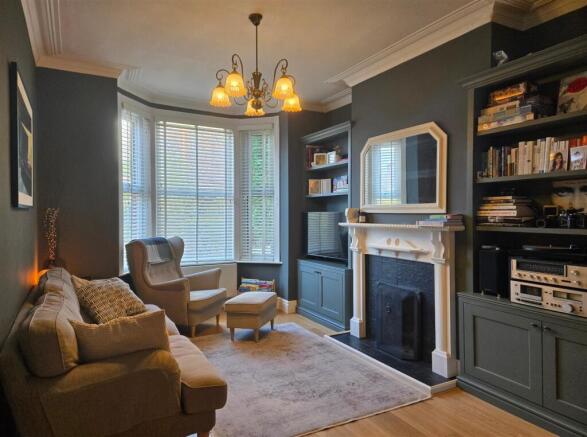 Living Room 1.jpg