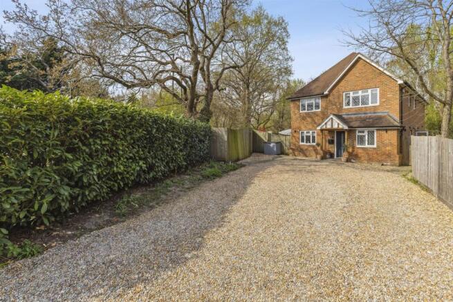 89601_1B Mytchett Road Mytchett(22)_low.jpg