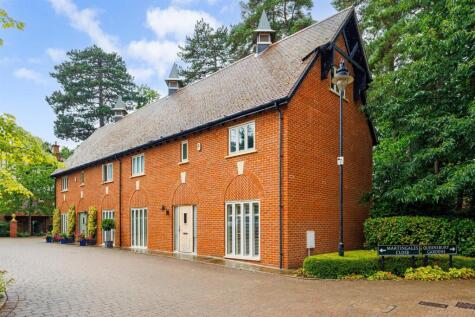 Martingales Close, Ascot