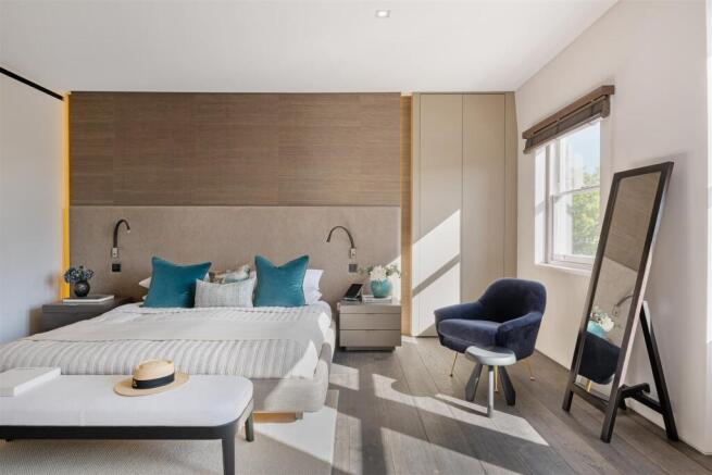 Flat A, 54 Cadogan Square Hi-36.jpg