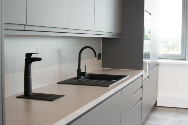 401 Kitchen.jpg