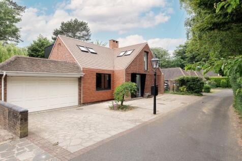 Great Woodcote Drive, West Purley, CR8