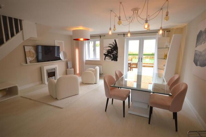 breakfast/family room