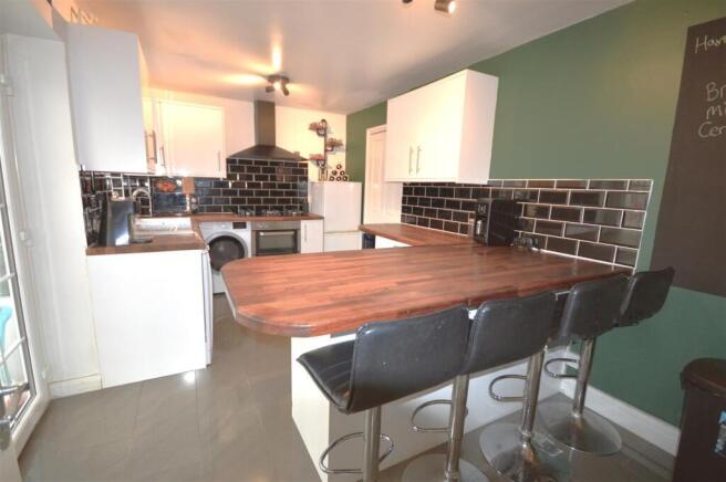 KITCHEN/BREAKFAST ROOM