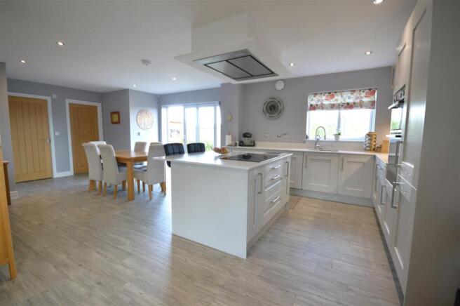 kitchen/breakfast/family room