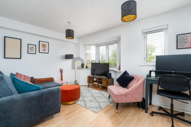 06 For Sale  1 Bedroom Flat Muggeridge Close Croyd