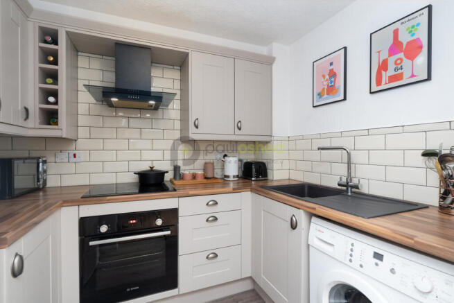 10 For Sale  1 Bedroom Flat Muggeridge Close Croyd
