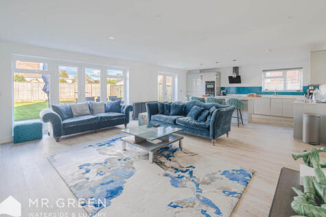 Essex Avenue, West Christchurch, BH23 2SF