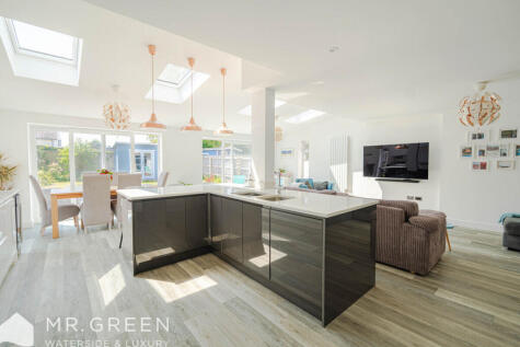 Broadway, Hengistbury Head, BH6 4EJ