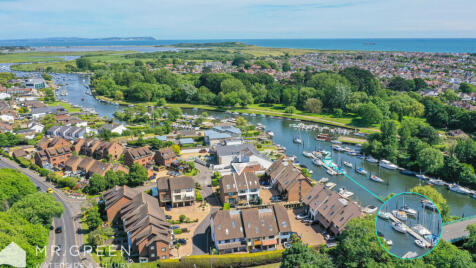 2 Willow Way, Christchurch, BH23