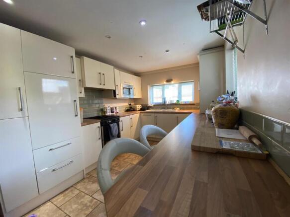 84237244_2493960947535838_3994221333608136704_n.jp