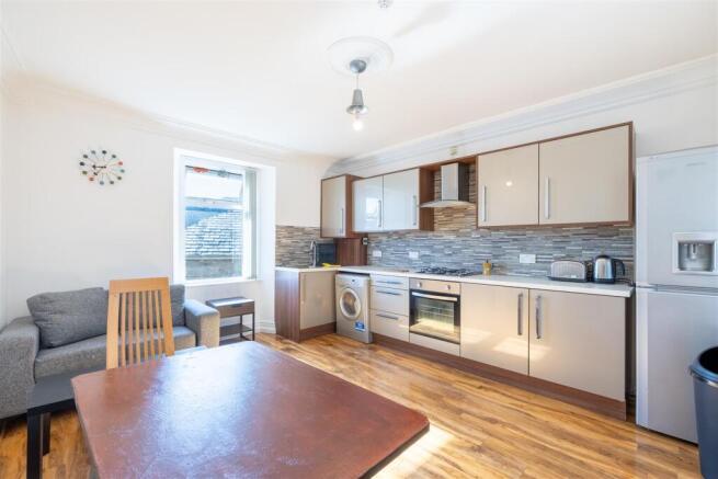 1A Castle Hill Flat 3_4.jpg