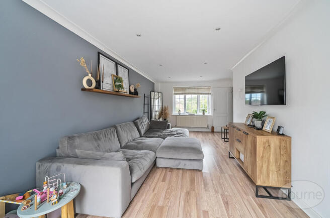 09ede999-33f8-4a8...