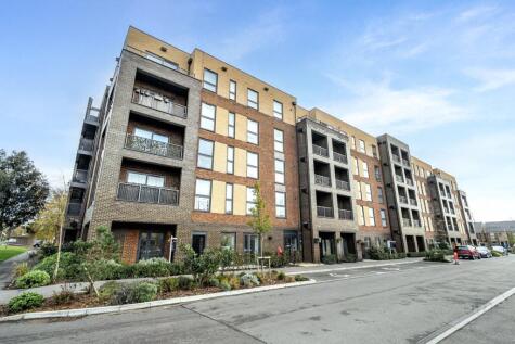 Moorfield Place, Farnborough, Hampshire, GU14