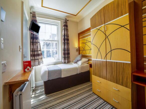 twin room 2.jpg