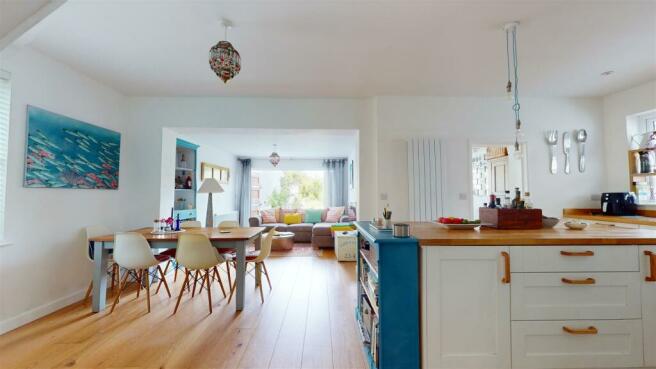 Kitchen/Dining Area