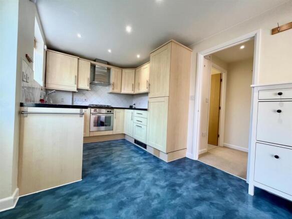 Kitchen 1.jpg