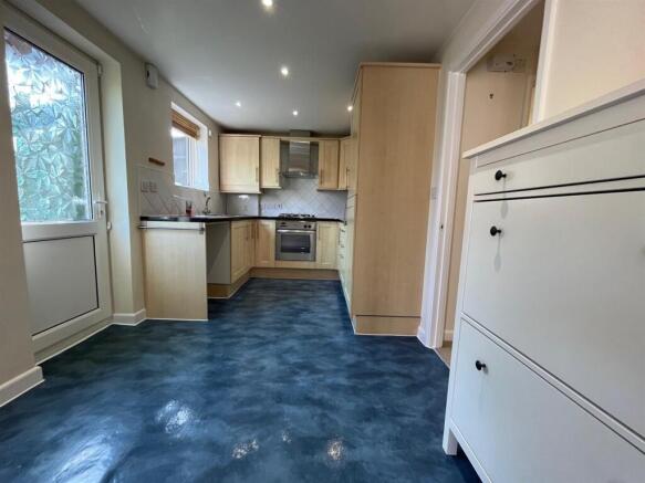 Kitchen 2.jpg