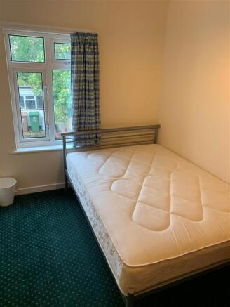 RF 44 Cowley Rd bedroom (2).jpg