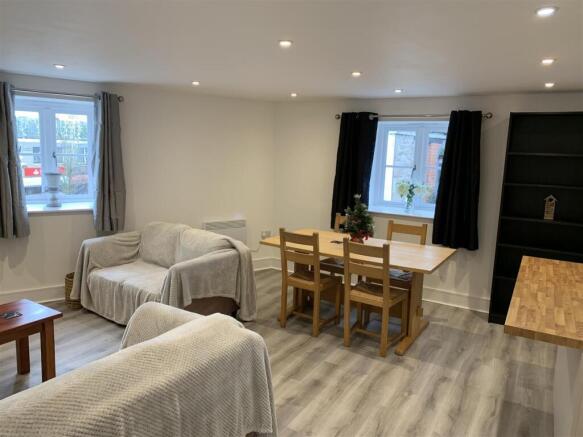 Flat 1 Front Room.jpeg