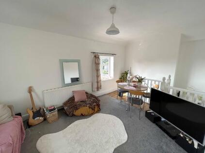 Christchurch Road, Bournemouth, nice one bed maisonette