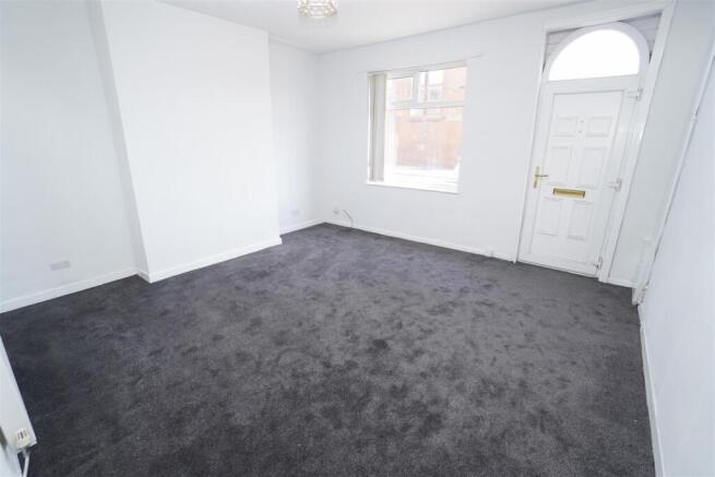 LOUNGE 2.JPG