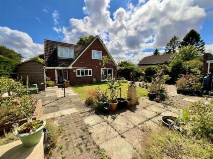 Racecourse Road, East Ayton, YO13