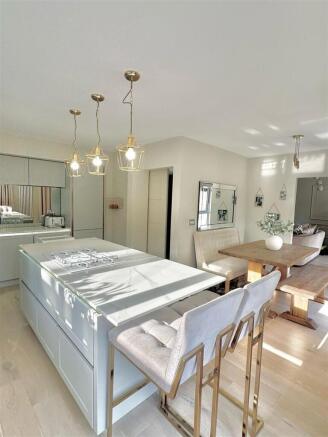 Fitted Breakfast Kitchen: