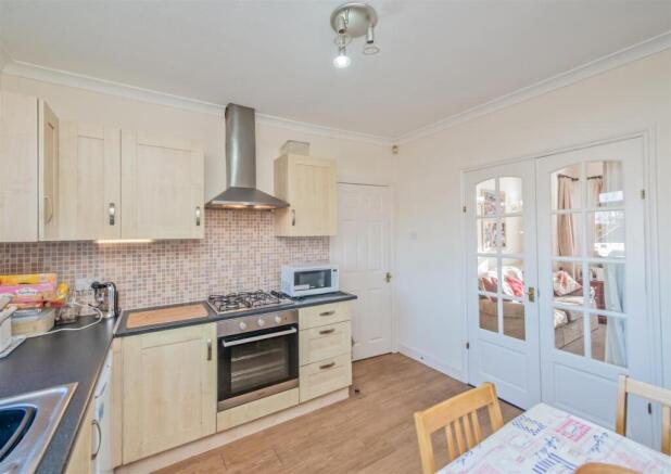 Fitted Dining / Breakfast Kitchen: