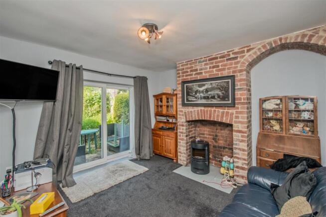 Dining / Sitting Room: