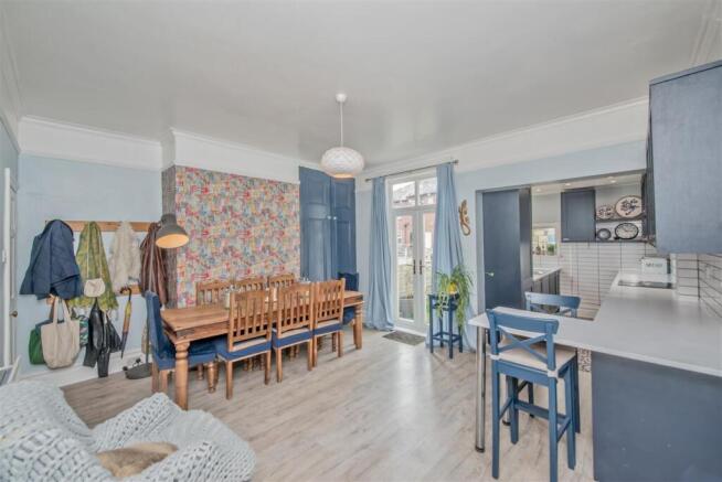 Fitted Dining Kitchren: