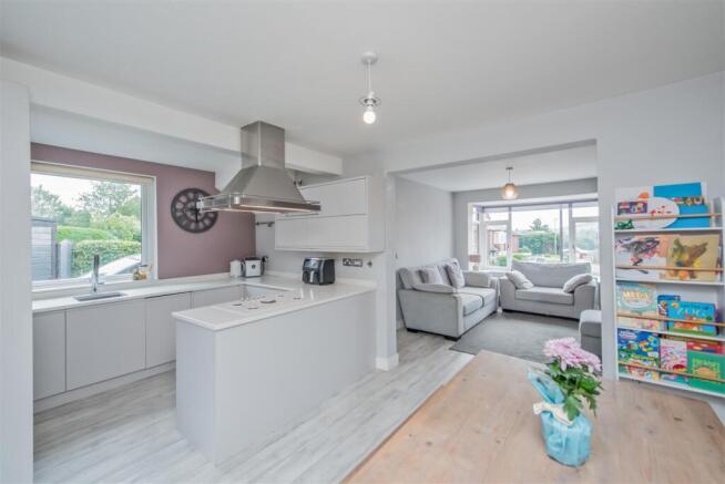 Modern Open Plan Dining Kitchen: