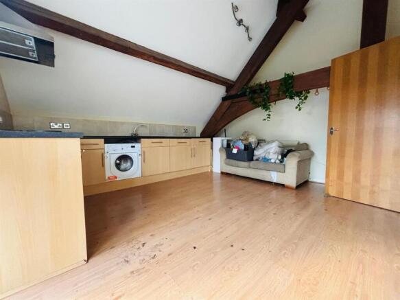 Open Plan Living Room / Dining Area / Fitted Kitch