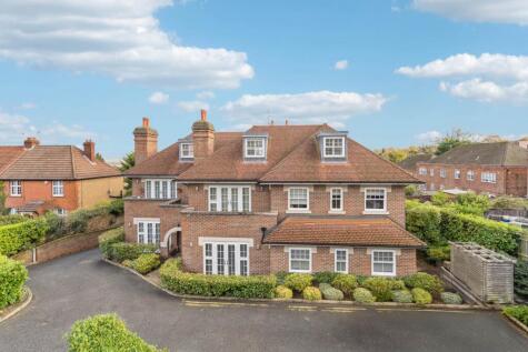 Kings Court, Little Bushey Lane, Bushey Heath