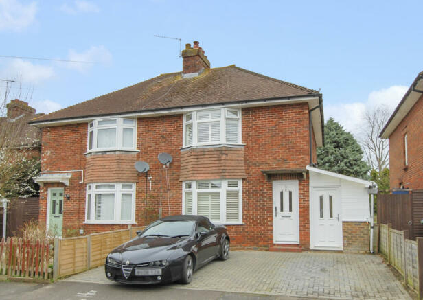 Three-bedroom semi-detached in a central location