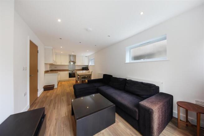 Flat 10, 25 Brook Avenue - C76dFnP39toCyxdiLXCN.jp