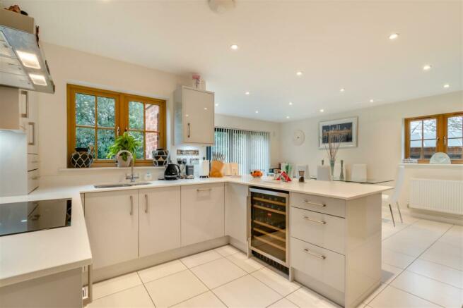 Kitchen/Breakfast Room