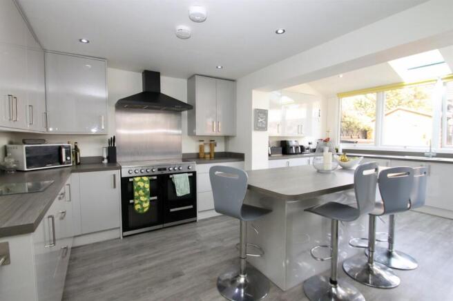 Kitchen 4.jpg