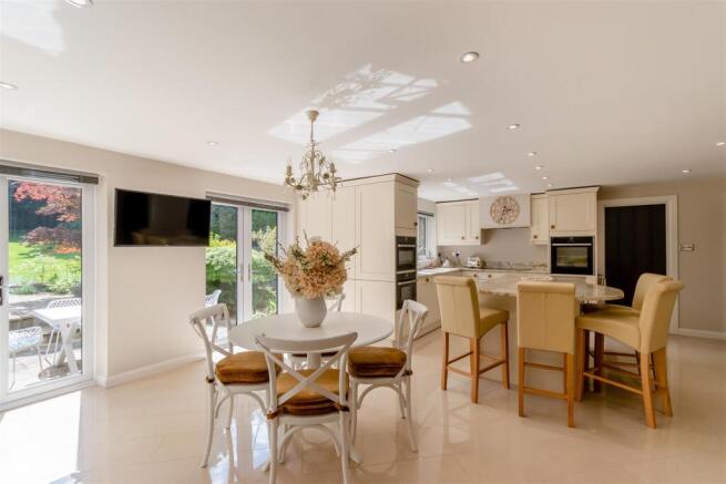 8645200-interior04.jpg