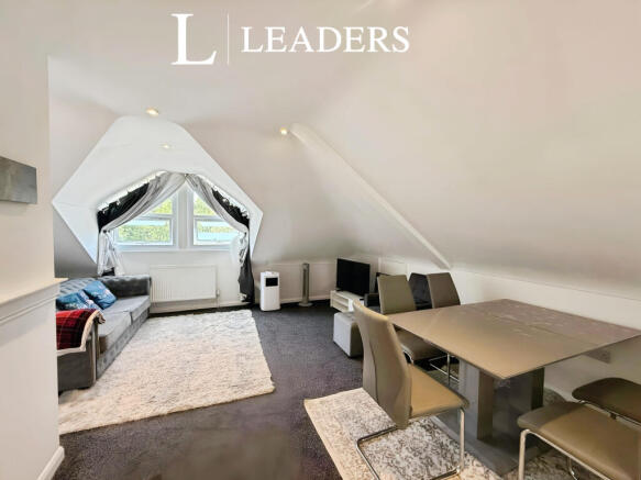 b2a954ad-F16_CR_Loun