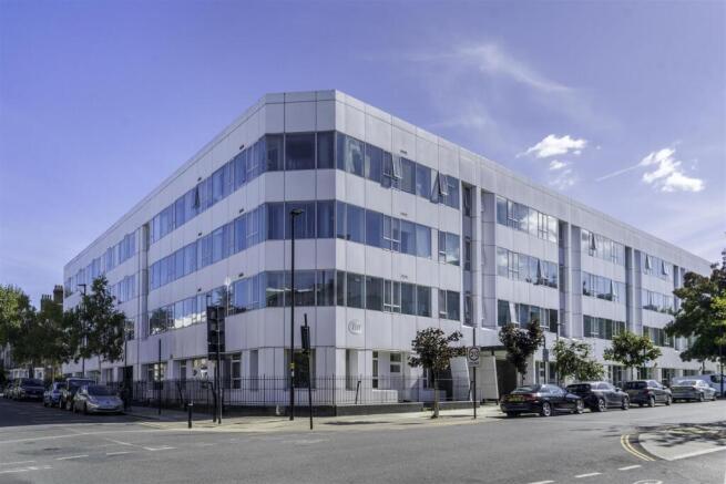 02  To Let 2 Bedroom Flat Lambeth Road SE1 www.isl