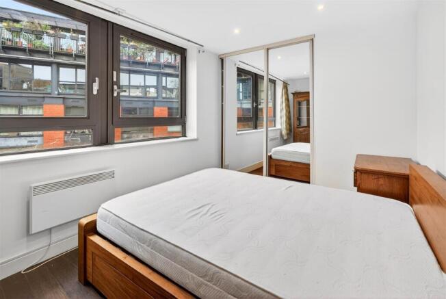 To Let 2 Bedroom Flat Benjamin Street EC1 www.isli