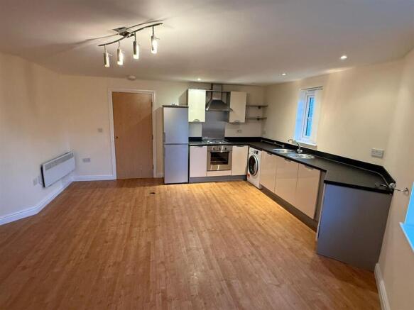 WhatsApp Image 2025-11-25 at 15.52.17 (1).jpeg