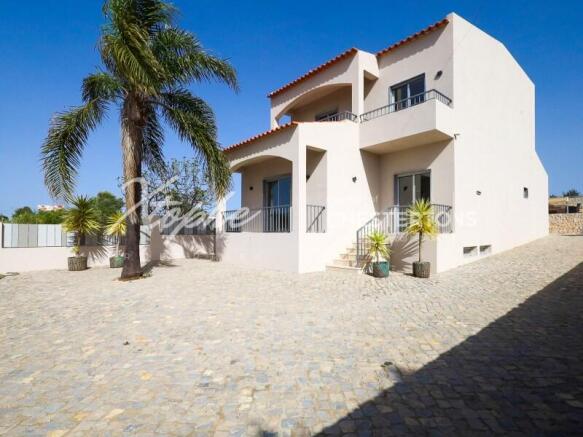 Fonte Santa Fully Renovated 4 Bed Villa For Sale (34)