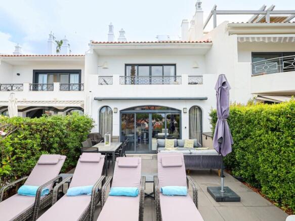 Lakeside Village 3 Bed Renovated Townhouse For Sale