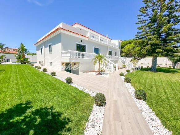 Fully Renovated 6 Bed Villa For Sale (1)