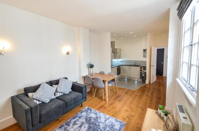 Living / Kitchen