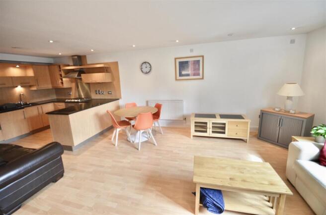 Living / Kitchen Area