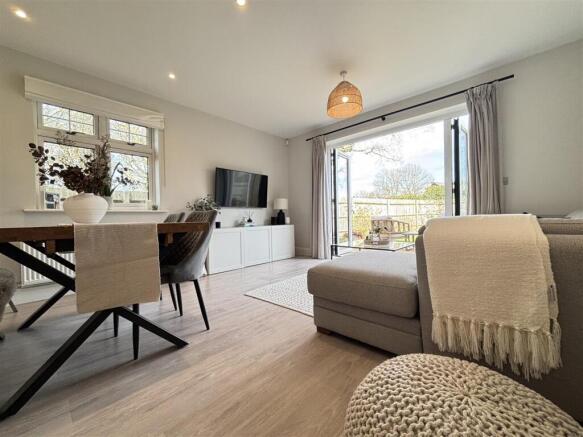 Coolhurst Lounge 2.jpg